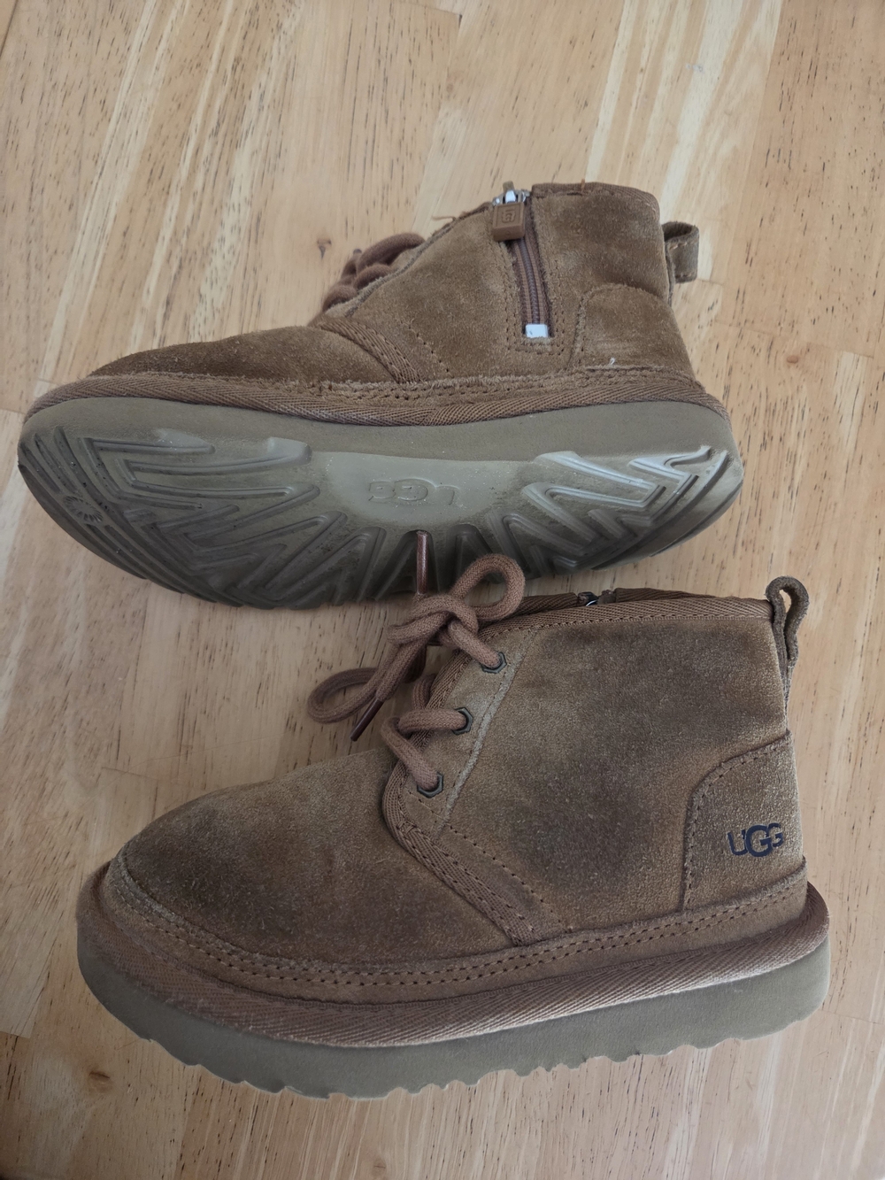 UGG Kids Chestnut Suede Lace-Up Ankle Boots